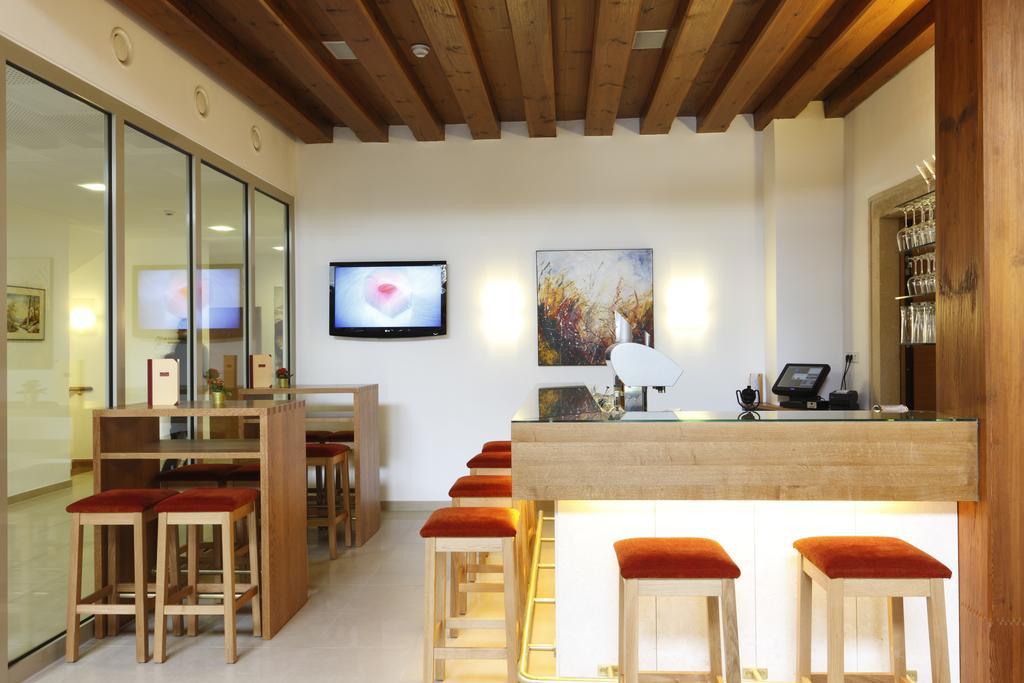 Schuettkasten Geras Restaurace fotografie